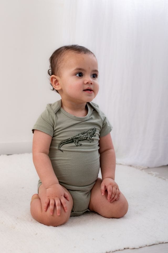 Burrow & Be Unisex Onesie Tuatara Short Sleeve Bodysuit