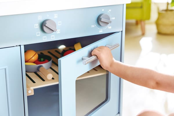 Hape Toys Deluxe Kitchen with Running Water