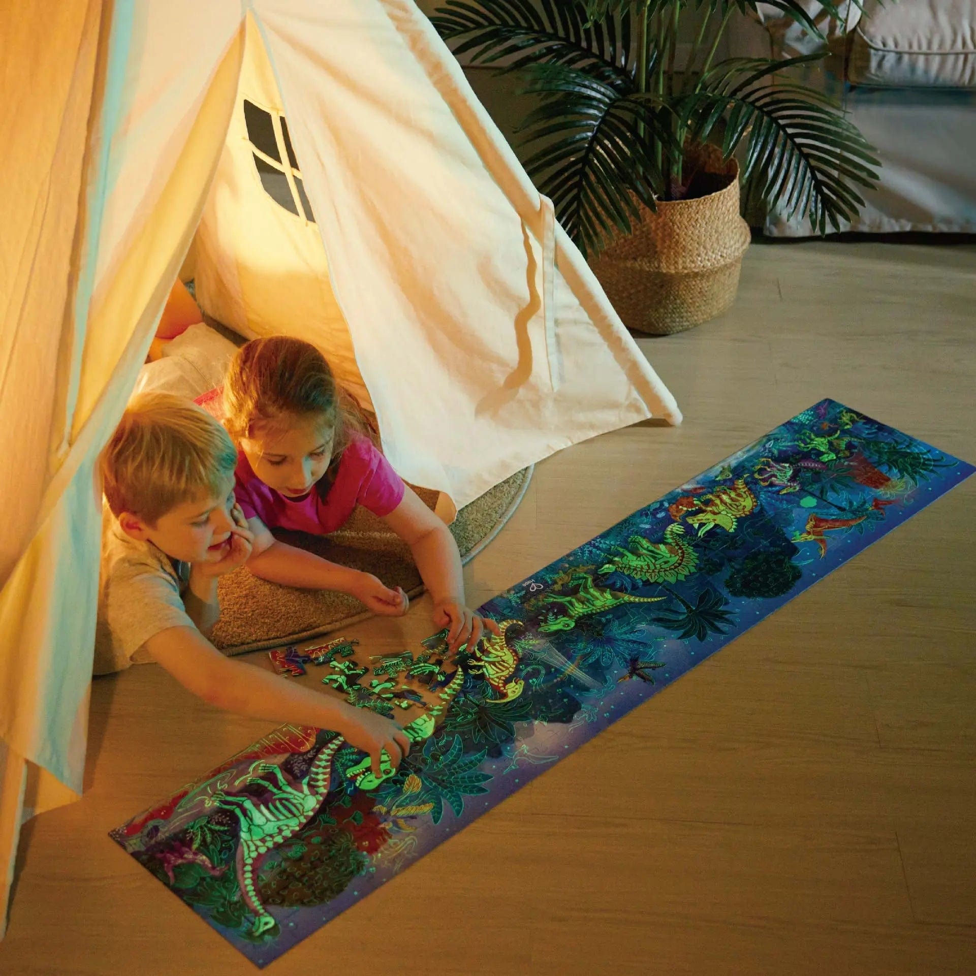 Hape Toys Hape 200 Piece Dinosaur Glow in the Dark Puzzle