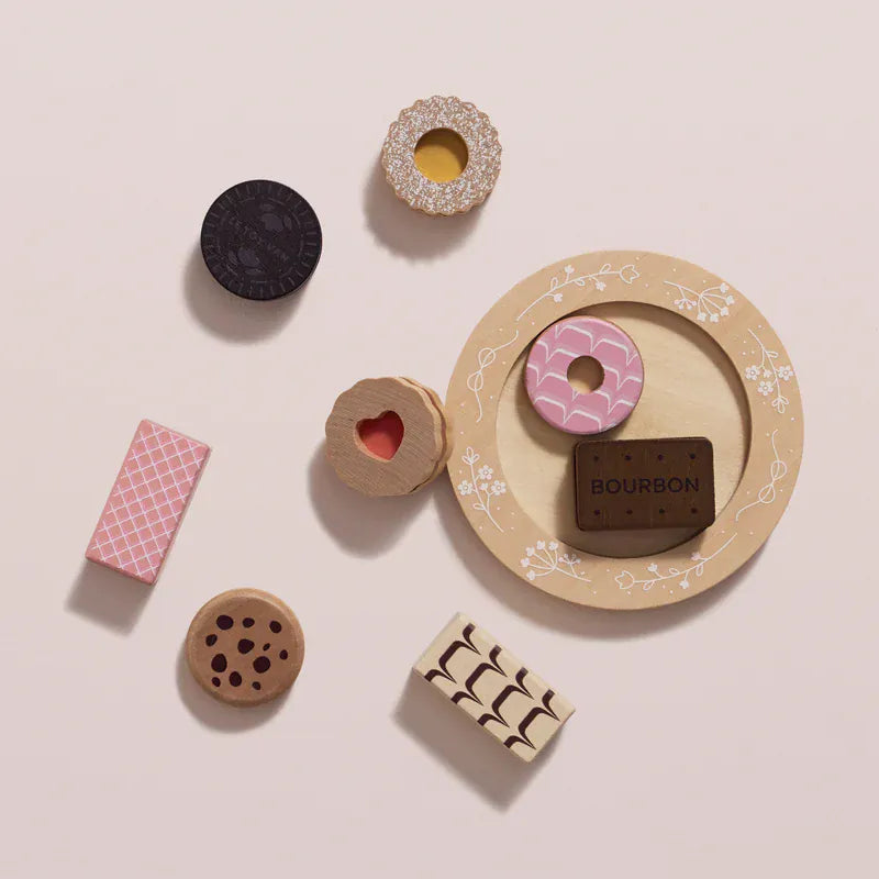 Le Toy Van Biscuit & Plate Set toy with wooden biscuits and plate for pretend play