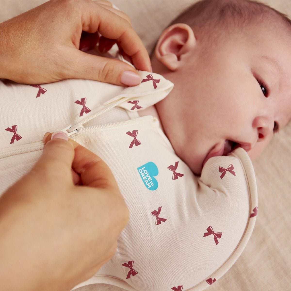 Love To Dream Unisex Sleepware Swaddle Up Original 1.0 Tog - Bows