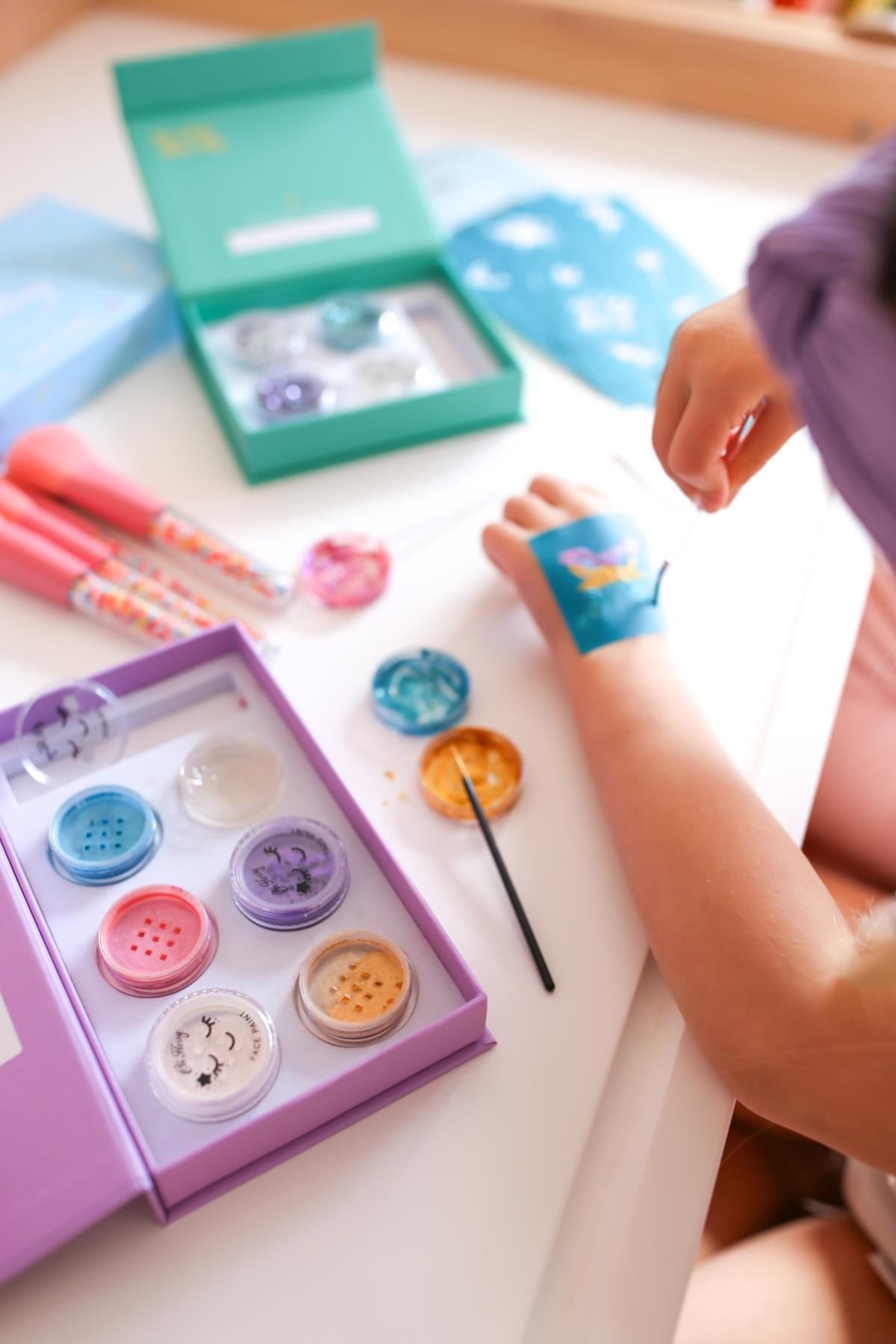 Oh Flossy Girls Accessory Reusable Adhesive Face Paint & Makeup Stencils - Teal