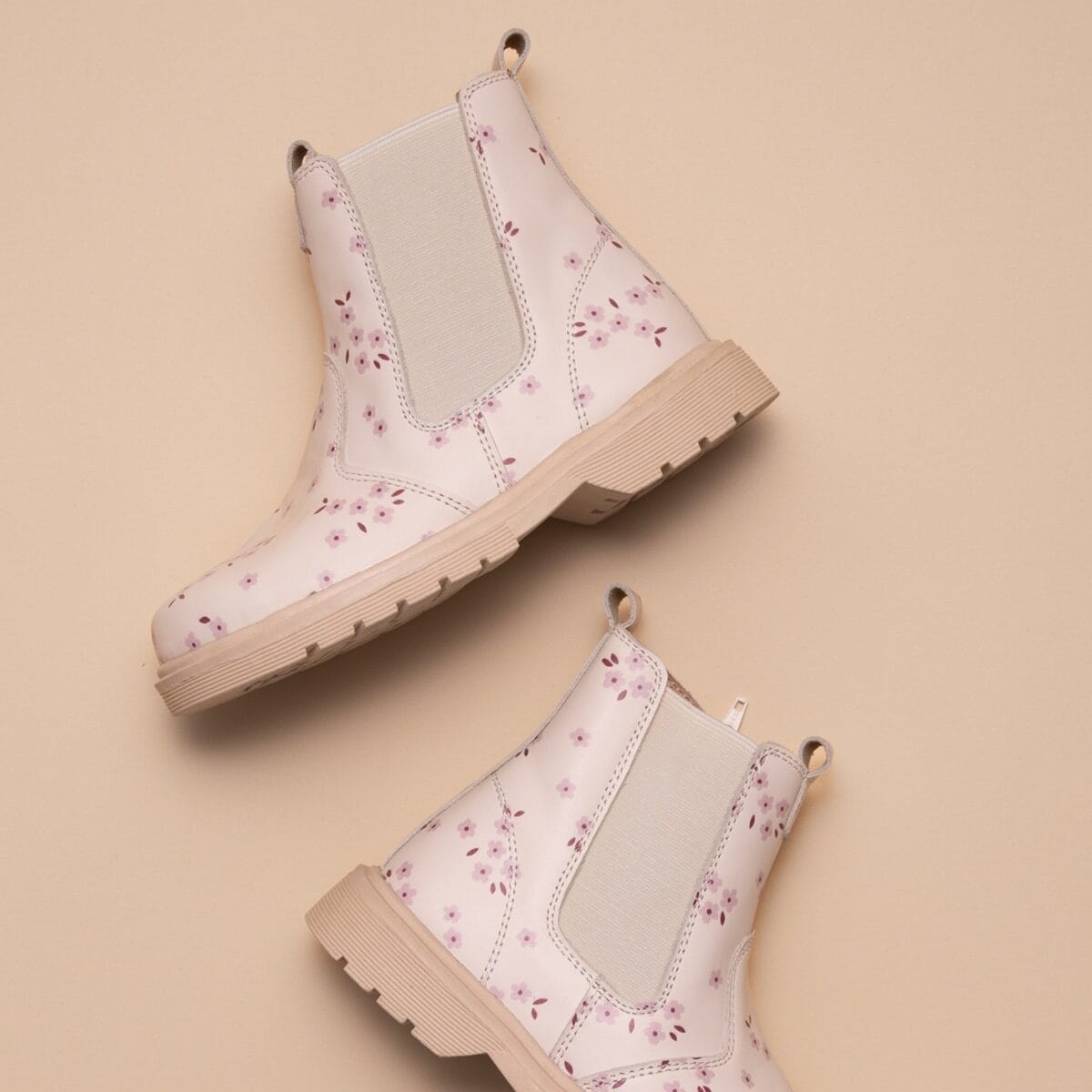 Girls' Pretty Brave Hudson Winter Bloom Boot, stylish kids' shoes with warm lining and floral design for winter wear.