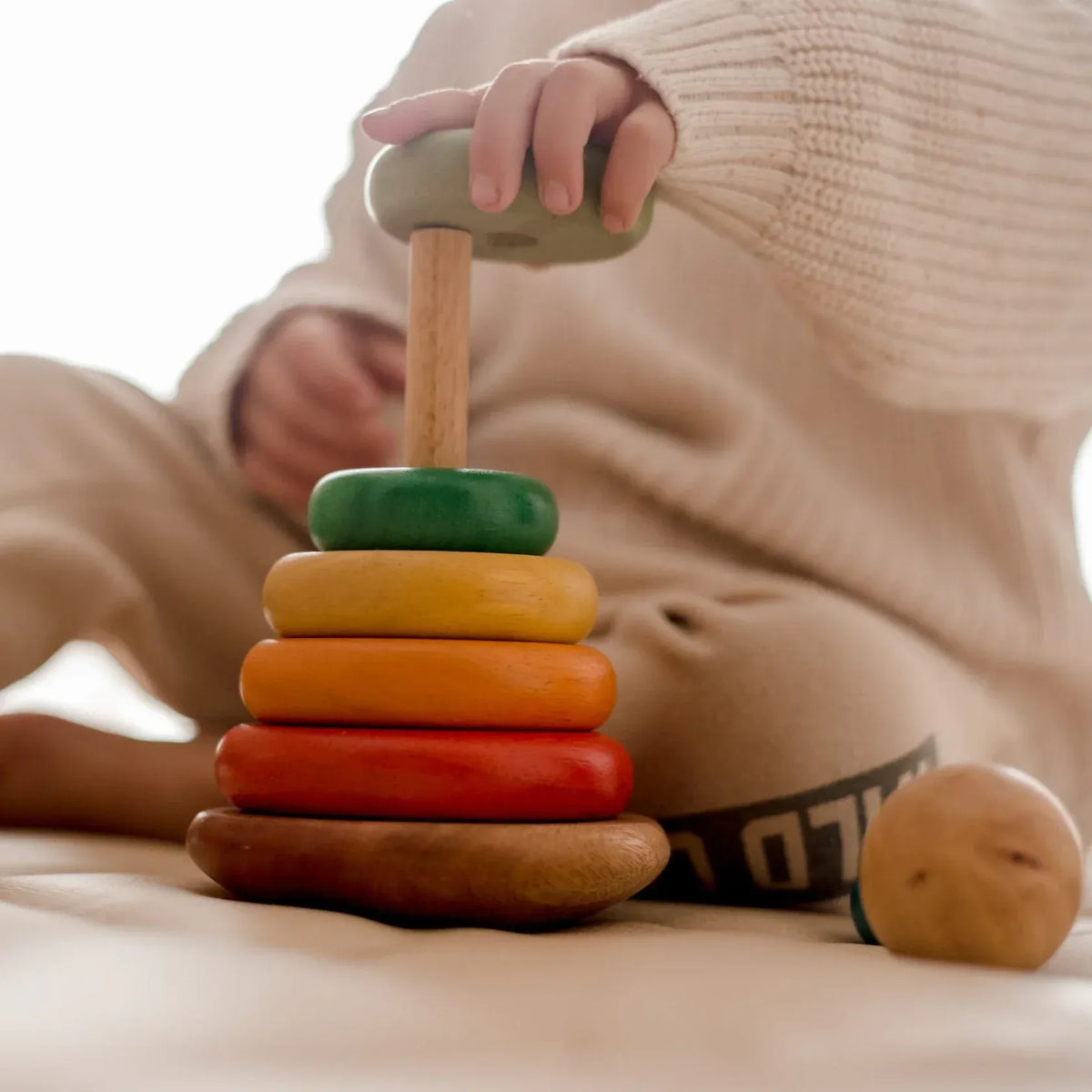 Colorful bouncing stacking rings toy by Q Toys, featuring nested rings of various sizes for stacking and bouncing fun.