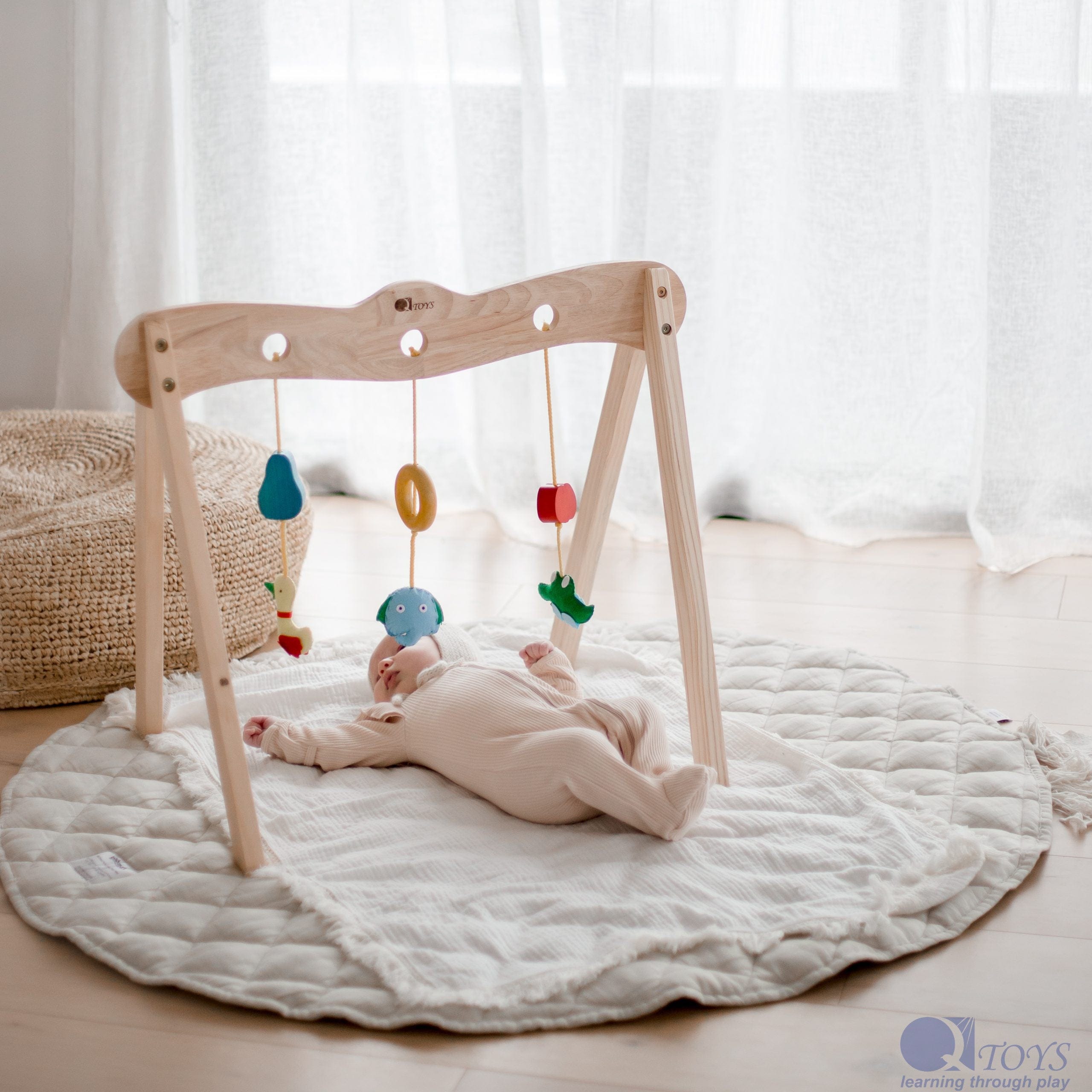 Q Toys Toys Wooden Baby Gym