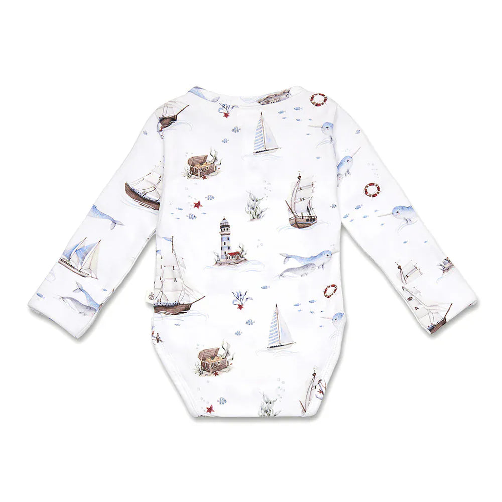 Snuggle Hunny Kids boys long sleeve organic bodysuit with sailboat print, comfortable onesie for kids, soft and eco-friendly fabric.