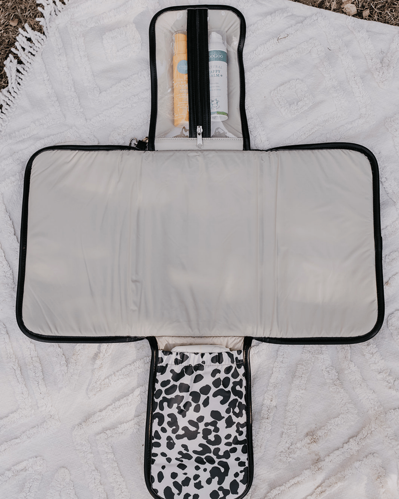 OiOi Baby Care OiOi Change Clutch - Dalmatian