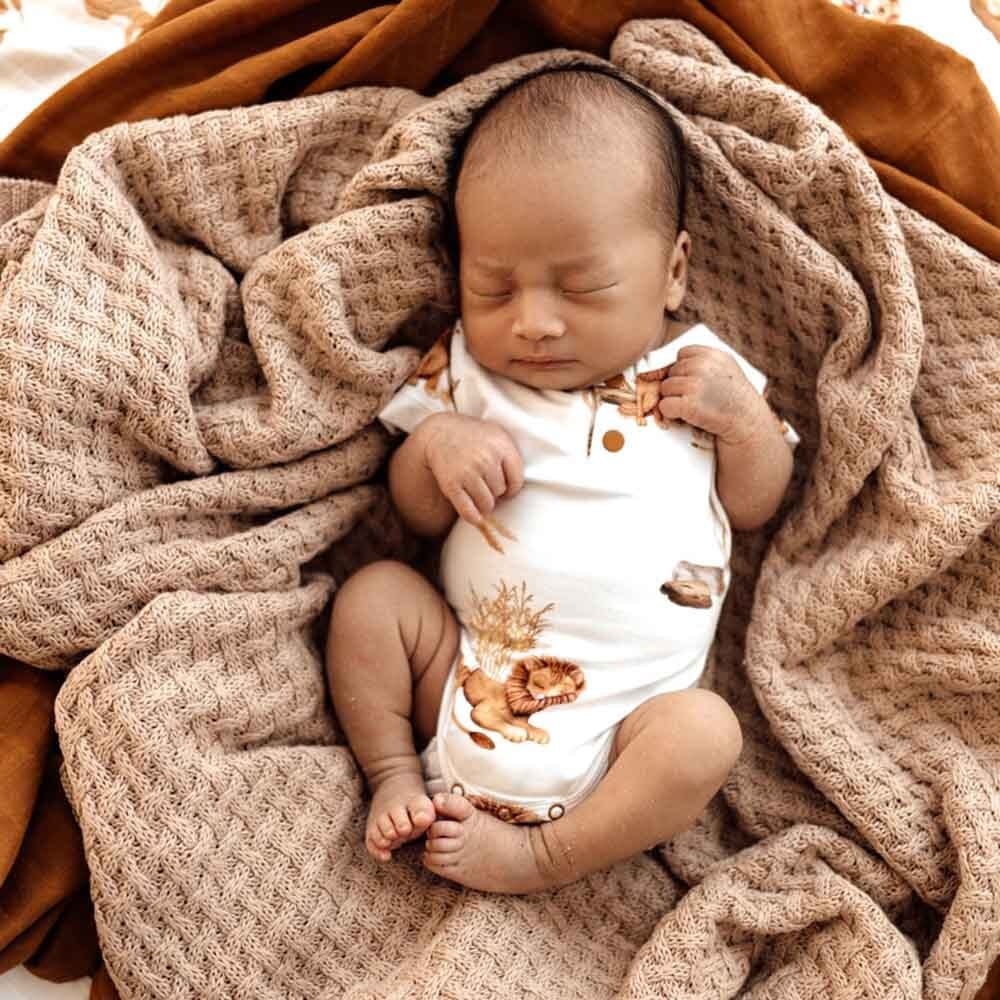 Snuggle Hunny Kids Unisex Onesie Lion Short Sleeve Bodysuit