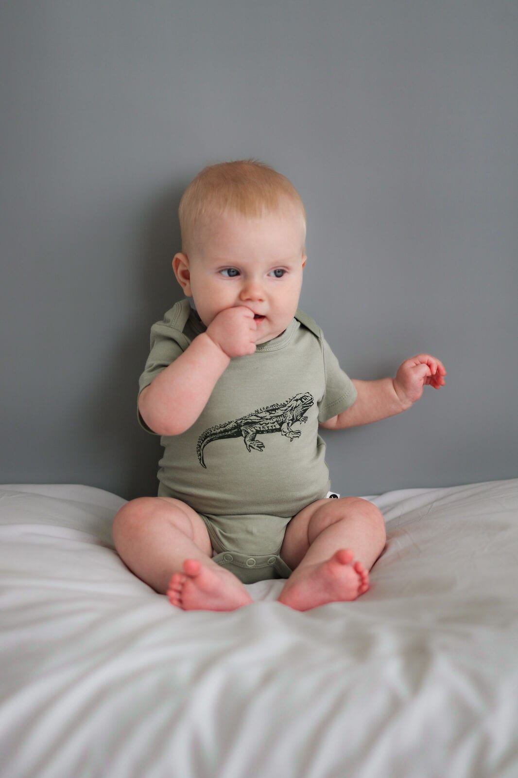 Burrow & Be Unisex Onesie 0-3M Tuatara Short Sleeve Bodysuit