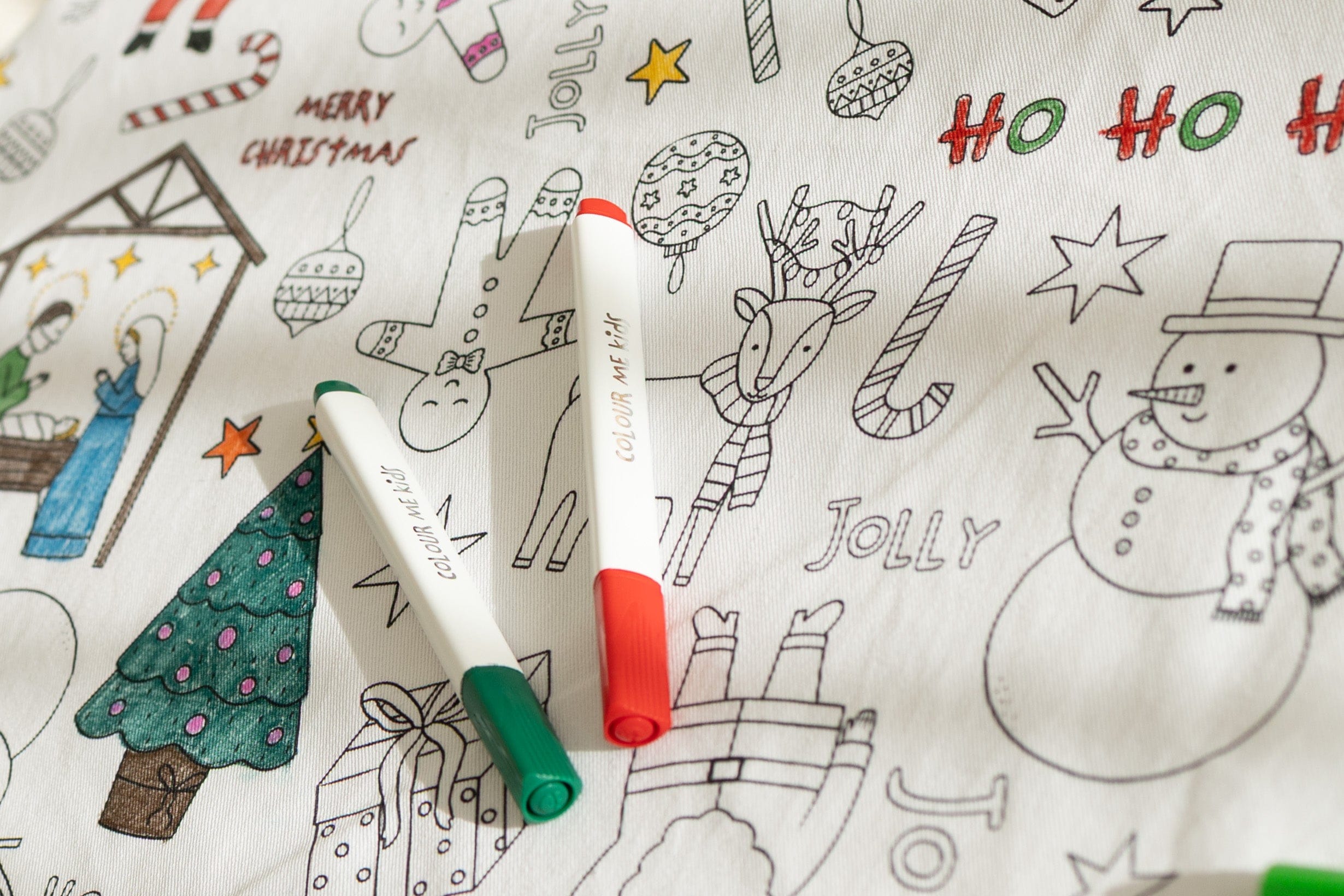 Colour Me Kids Accessory Feeding Merry Magic Washable & Reusable Colouring In Tablecloth Set