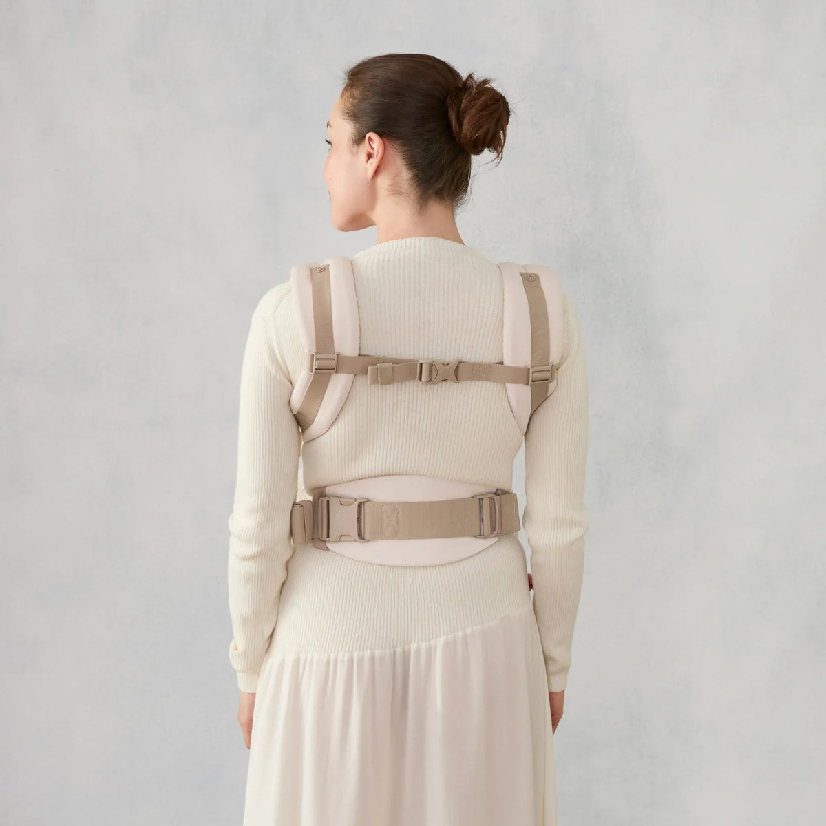 Ergobaby Omni Classic Mesh baby carrier, ergonomic accessory carrier with breathable mesh fabric, designed for comfortable baby wearing.