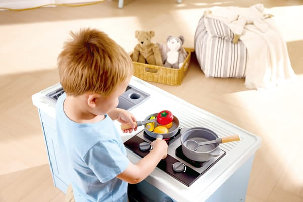 Hape Toys Deluxe Kitchen with Running Water