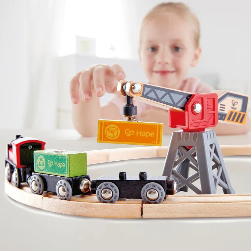 Hape Toys Hape Cargo Delivery Loop