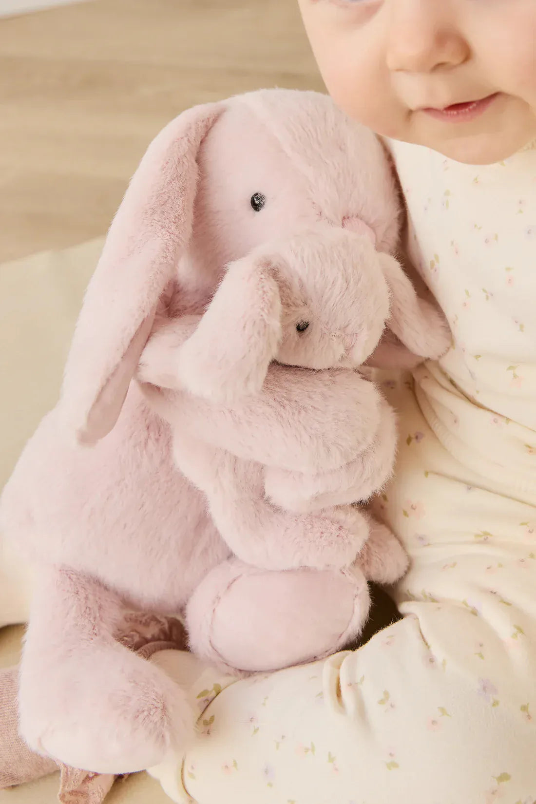 Jamie Kay Toys Soft Snuggle Bunnies - Frankie the Hugging Bunny - Blossom