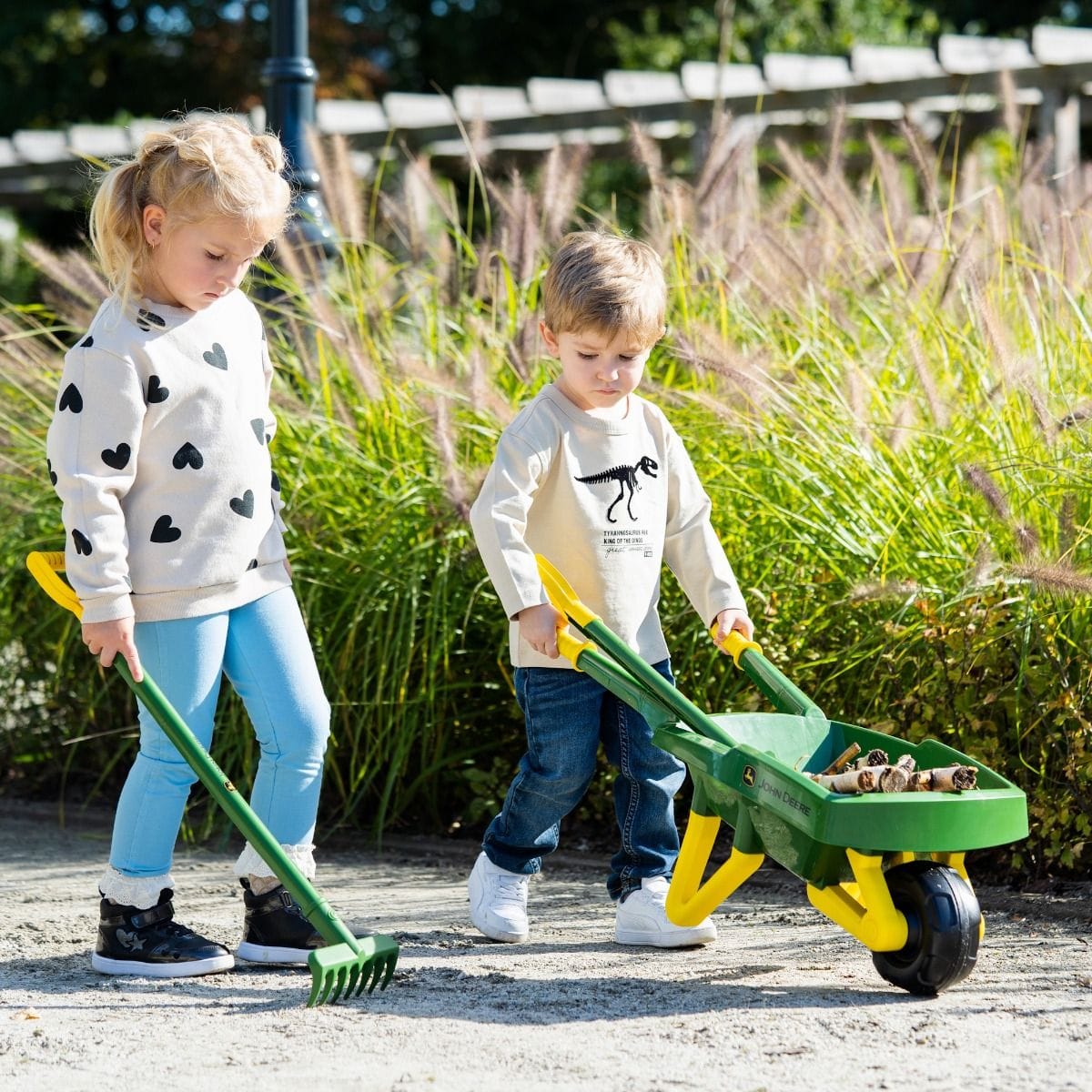 John Deere Toys Wheelbarrow Set