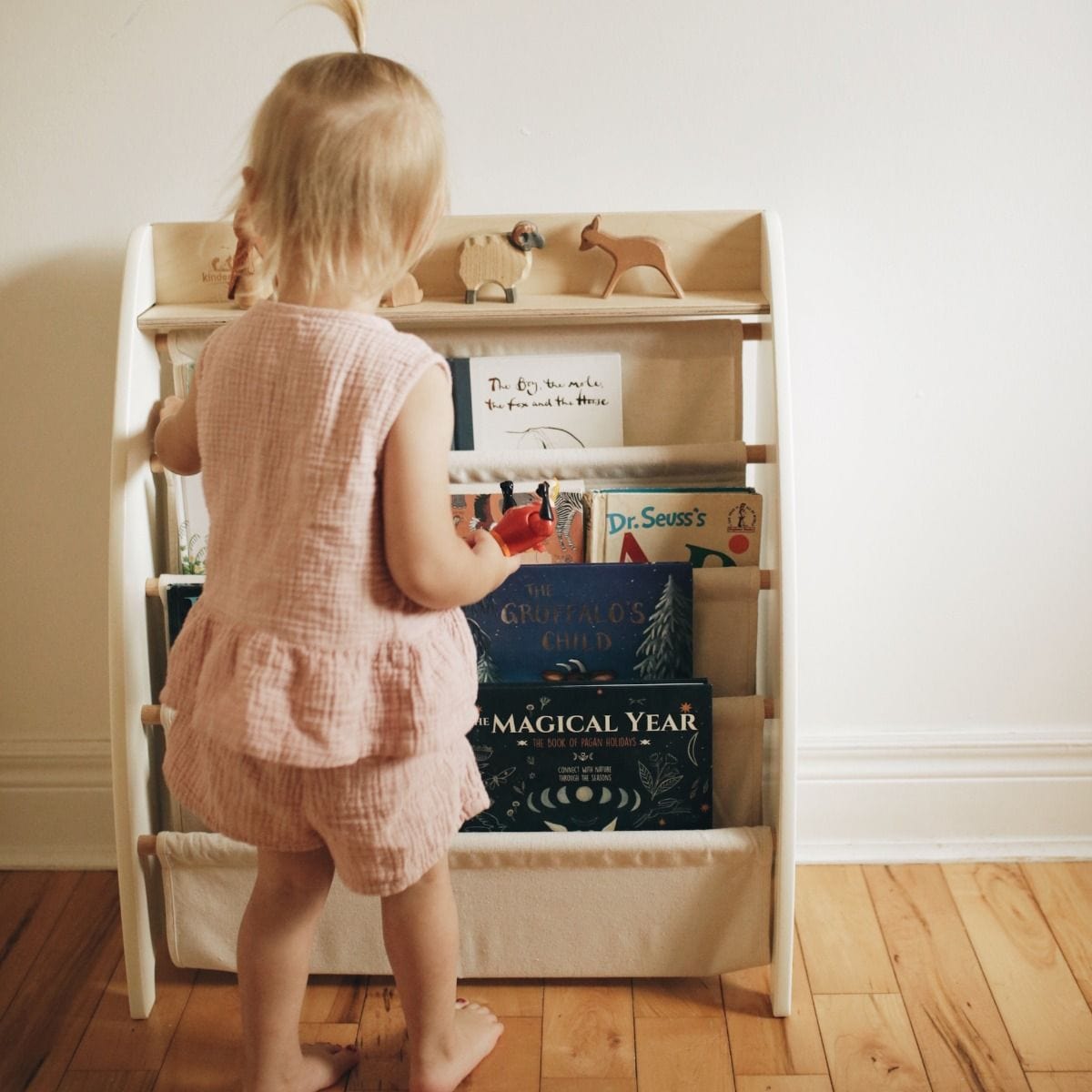 Kinderfeets Childrens Books Sling Bookshelf