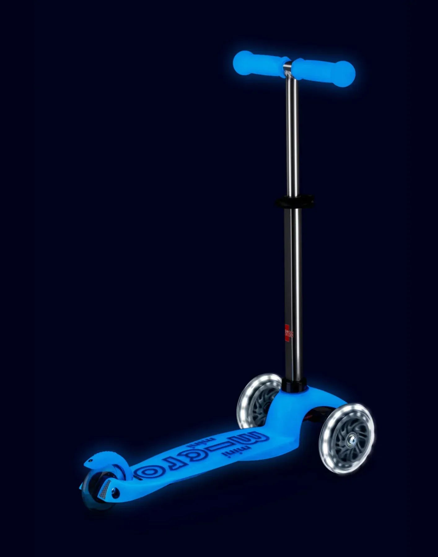 Micro Toys Arctic Blue Micro Mini Deluxe Glow LED 3 Wheel Scooter