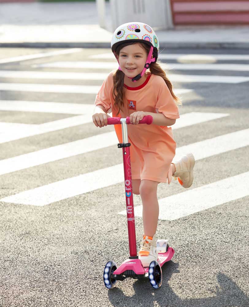 Micro Toys Maxi Micro Deluxe LED Kids Scooter