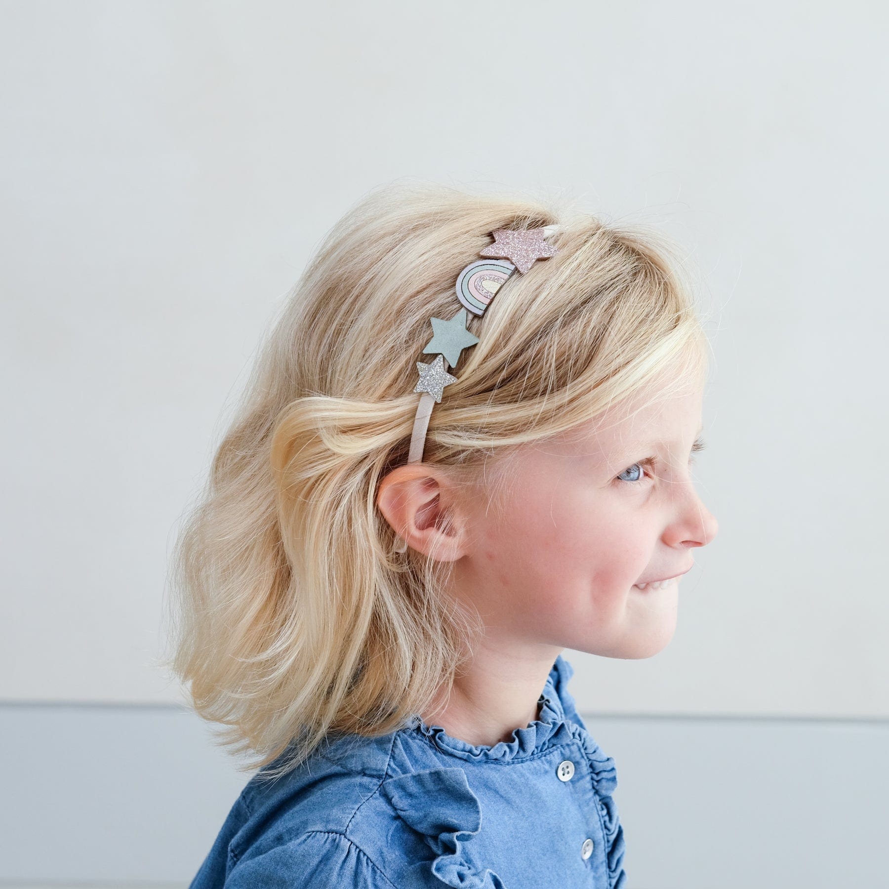 5 questions to ask yourself before deciding to wear an Alice Band |  Headband hairstyles, Hair inspiration, Long hair styles