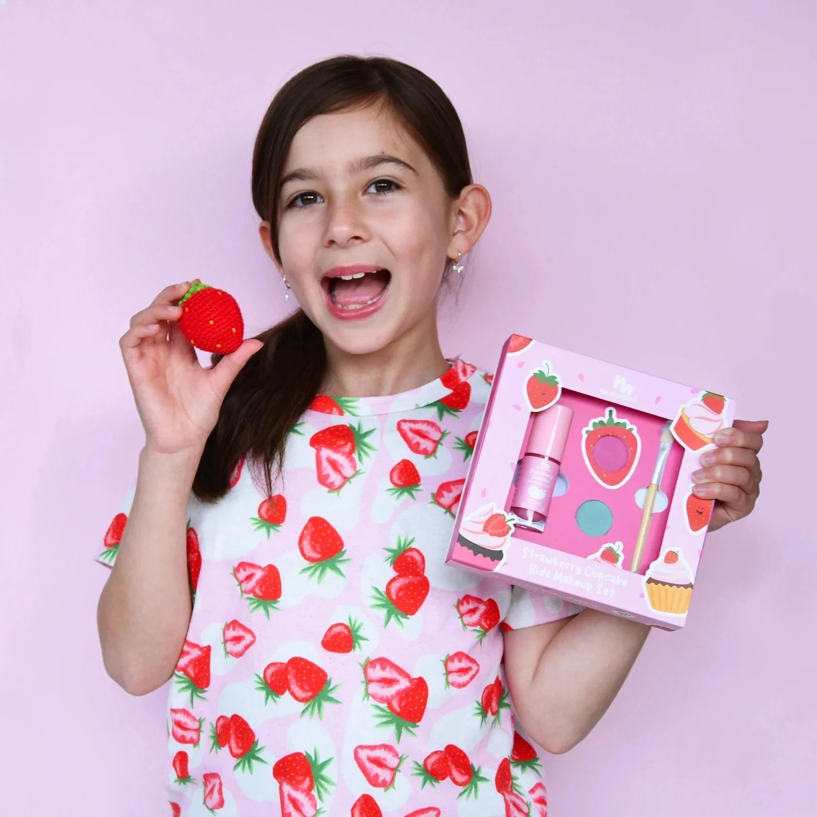 No Nasties Girls Accessory Strawberry Cupcake No Nasties Natural Makeup Gift Set