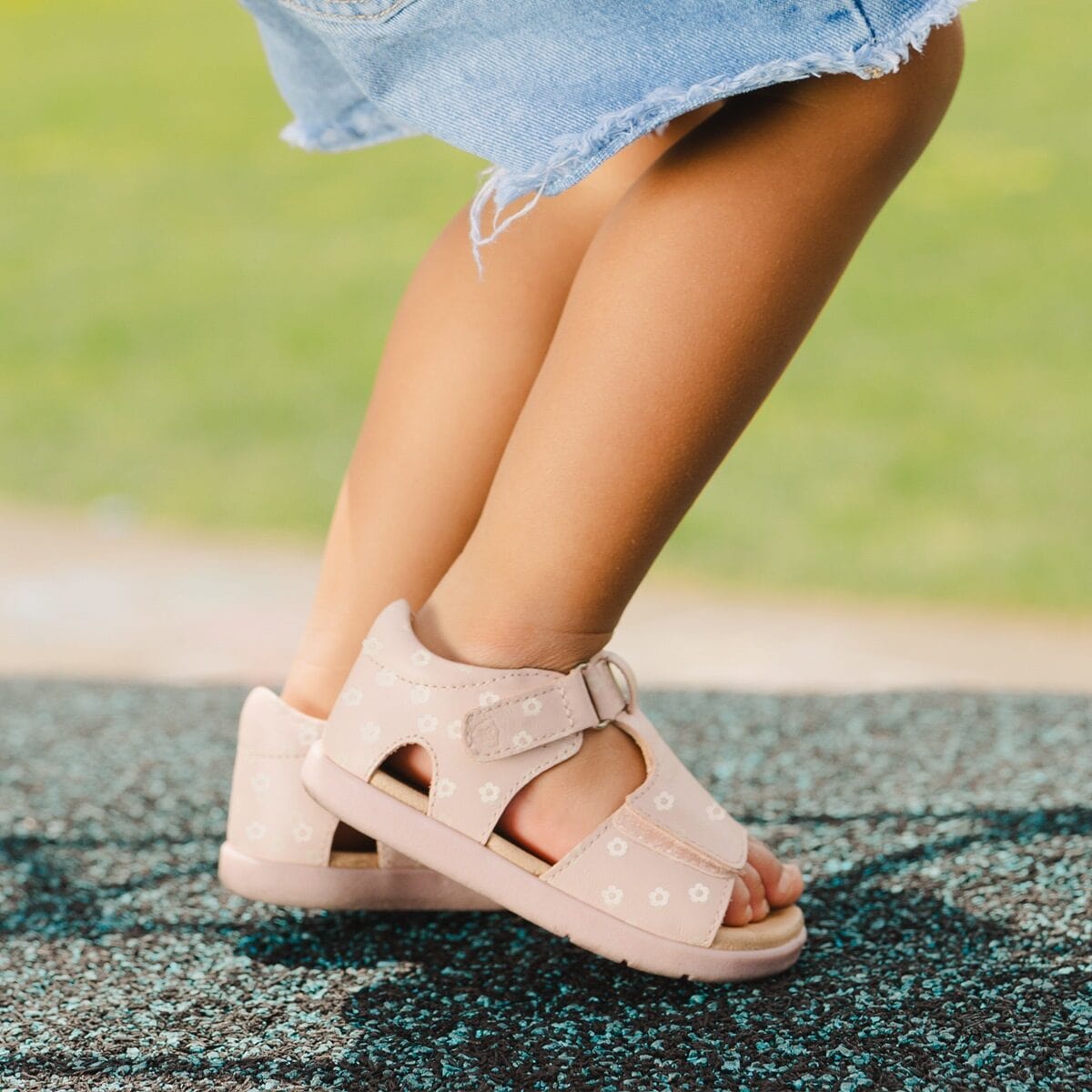 Pretty Brave Girls Shoes Bailey Sandal in Mini Daisy