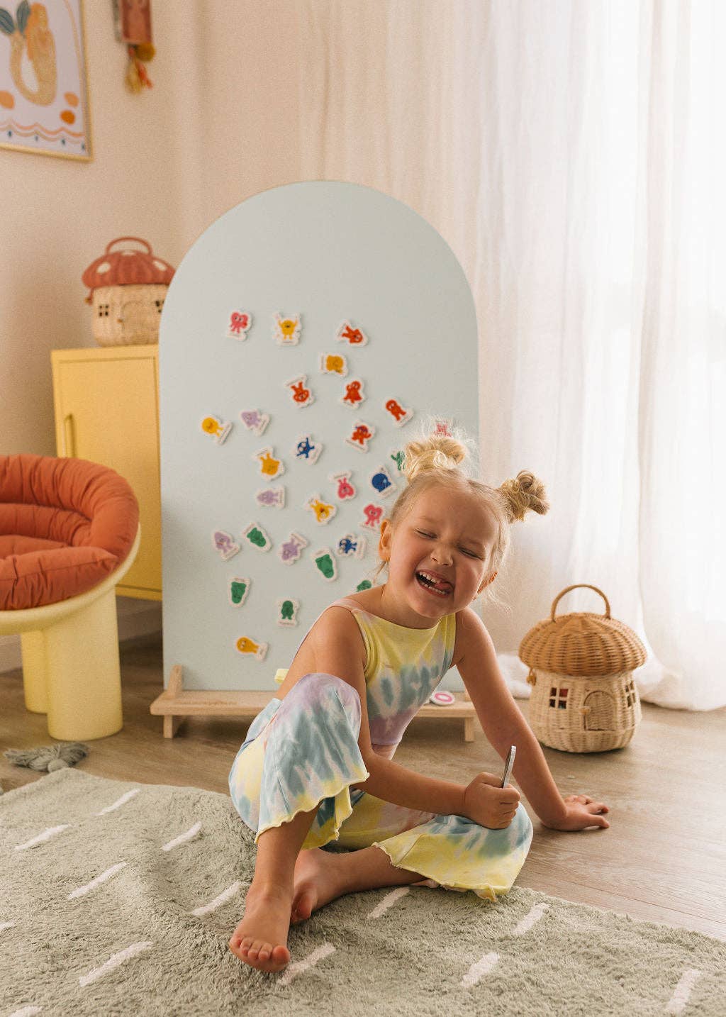 Smartypals Emotions Magnet Set with colorful magnetic emotion faces for kids, educational toy for learning feelings and expressions.