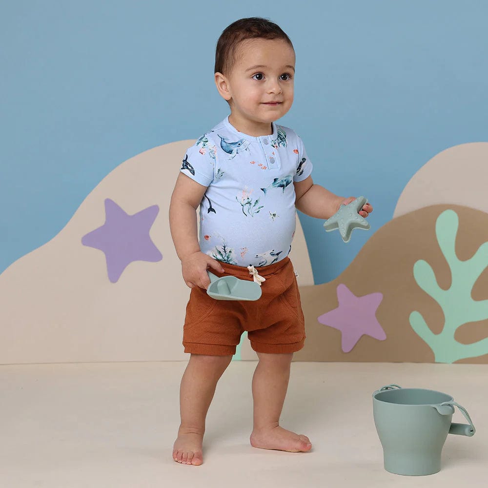 Snuggle Hunny Kids Unisex Onesie Blue Ocean Short Sleeve Organic Bodysuit