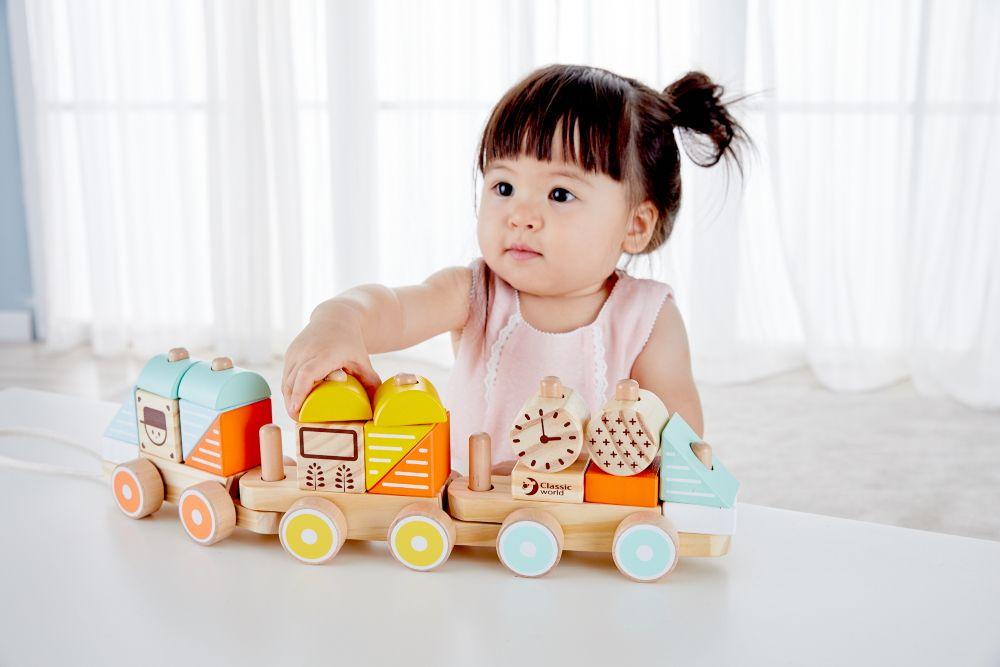 Classic World Toys Pull Train - Pastel